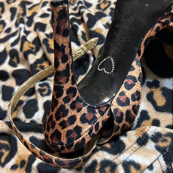 Betsey Johnson leopardskin impresssatin multi colored beaded platform size 8 1/2 - Picture 5 of 5